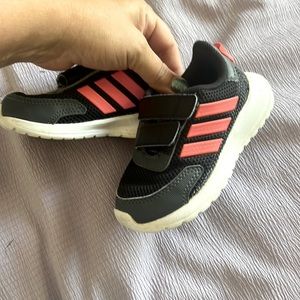 Velcro adidas orange and black. Good condition.